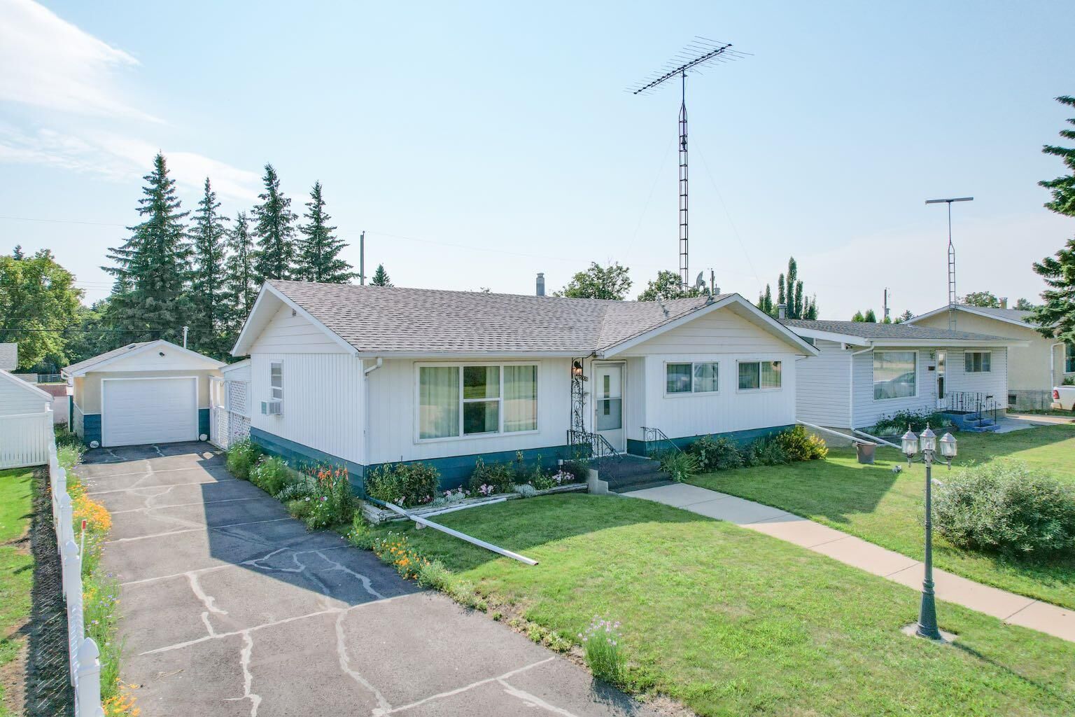 Property Photo: 5308 53 Avenue AB T0B 0H0