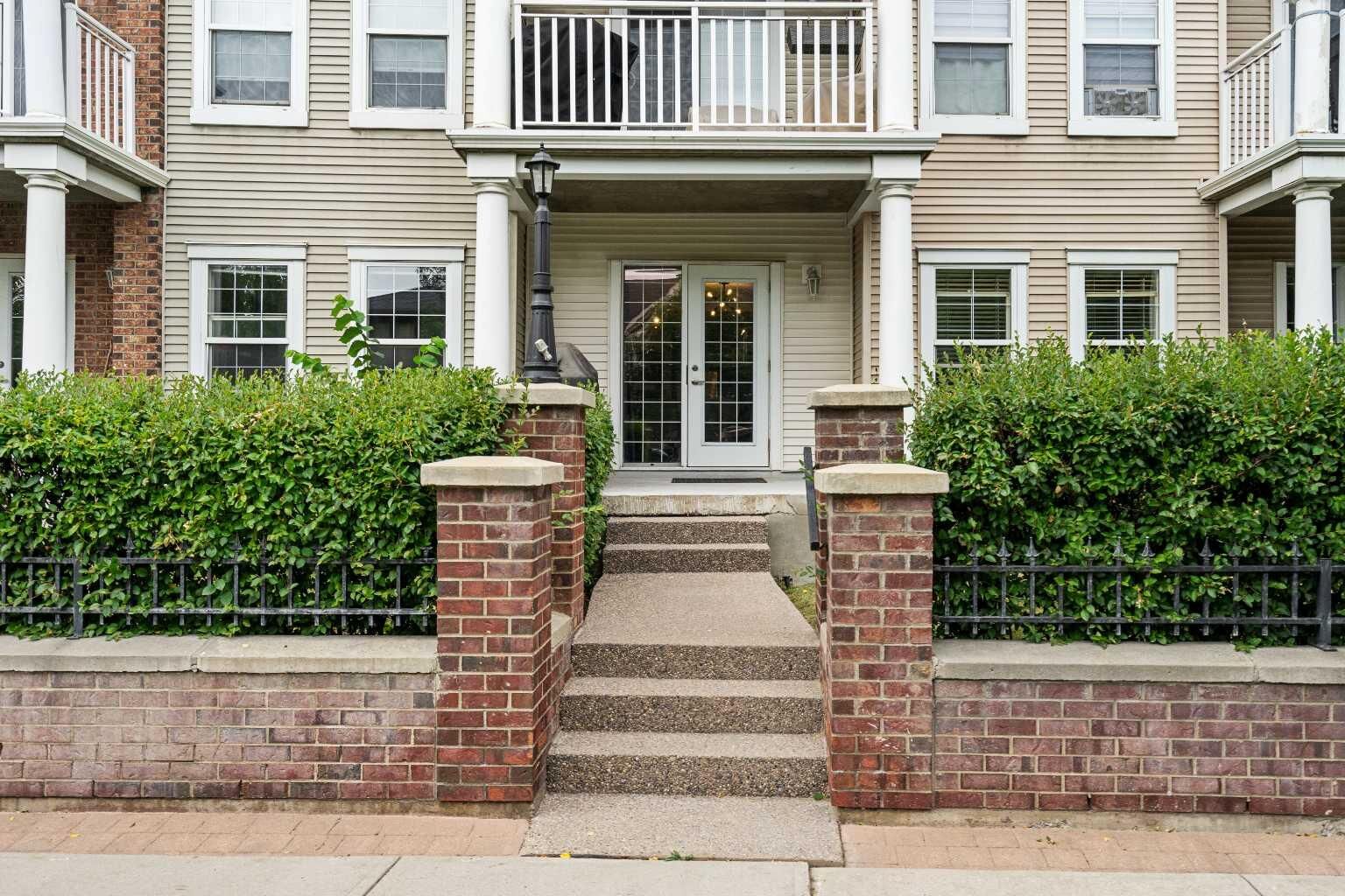 Property Photo: 5605 Henwood Street SW 1503 AB T3E 7R2