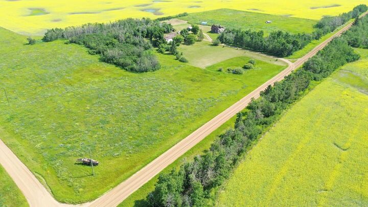 Property Photo: 17072 Twp 41-2 AB T0C 2L0