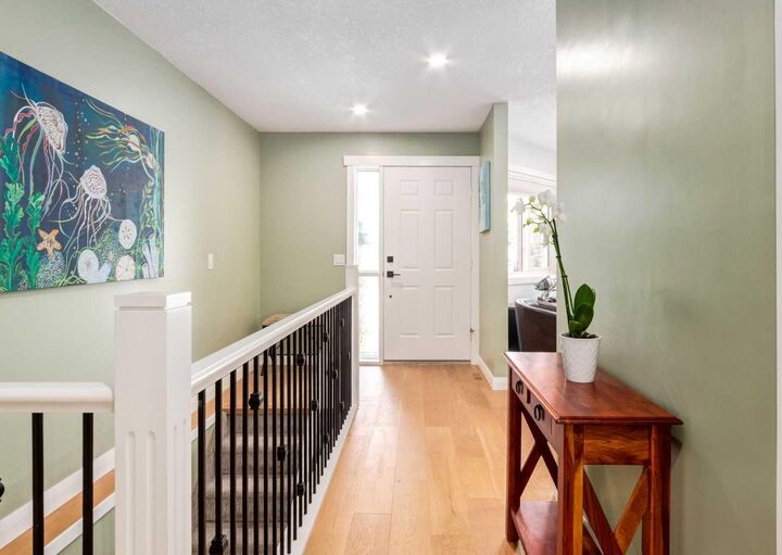 Property Photo: 6 Vandoos Villas NW AB T3A 4W3