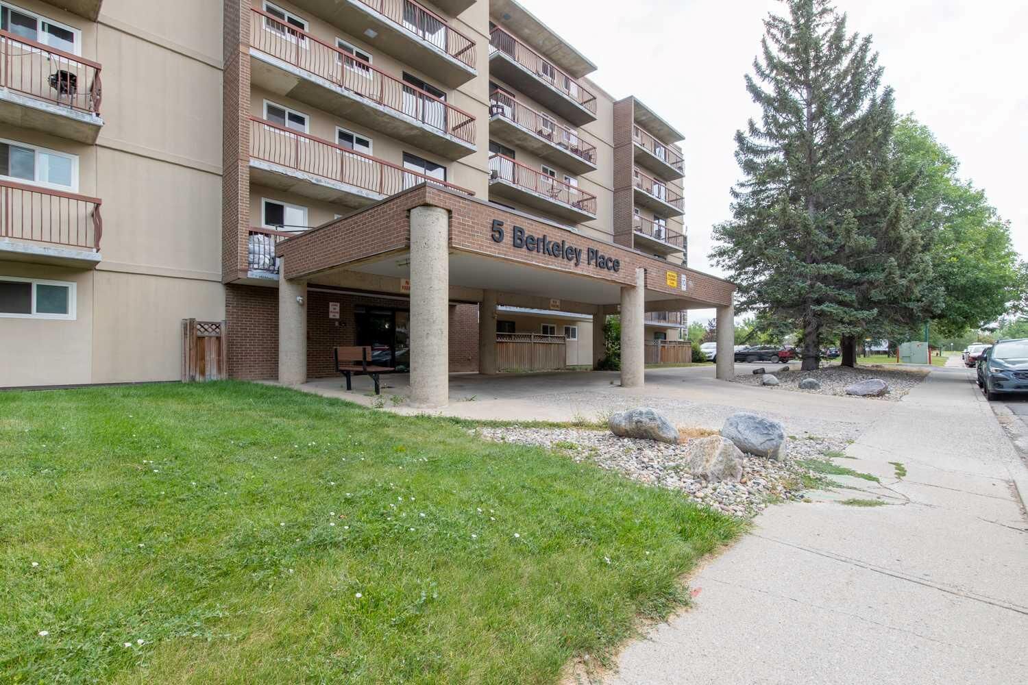Property Photo: 5 Berkeley Place W 418 AB T1K 5N1