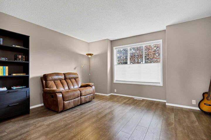Property Photo:  152 Covewood Green NE  AB T3K 5G6 