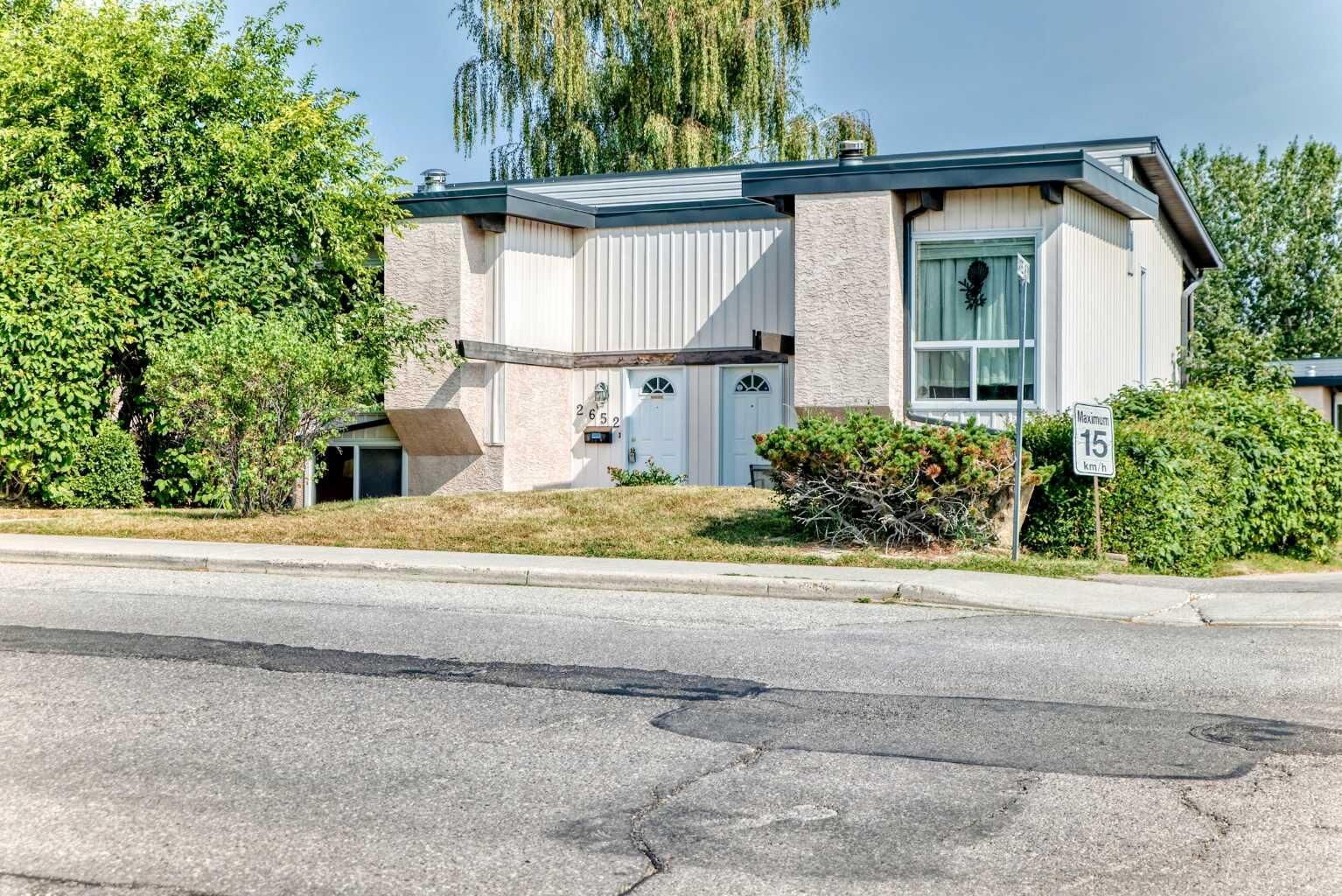 Property Photo:  2652 Oakmoor Drive SW  AB T2V 4E8 