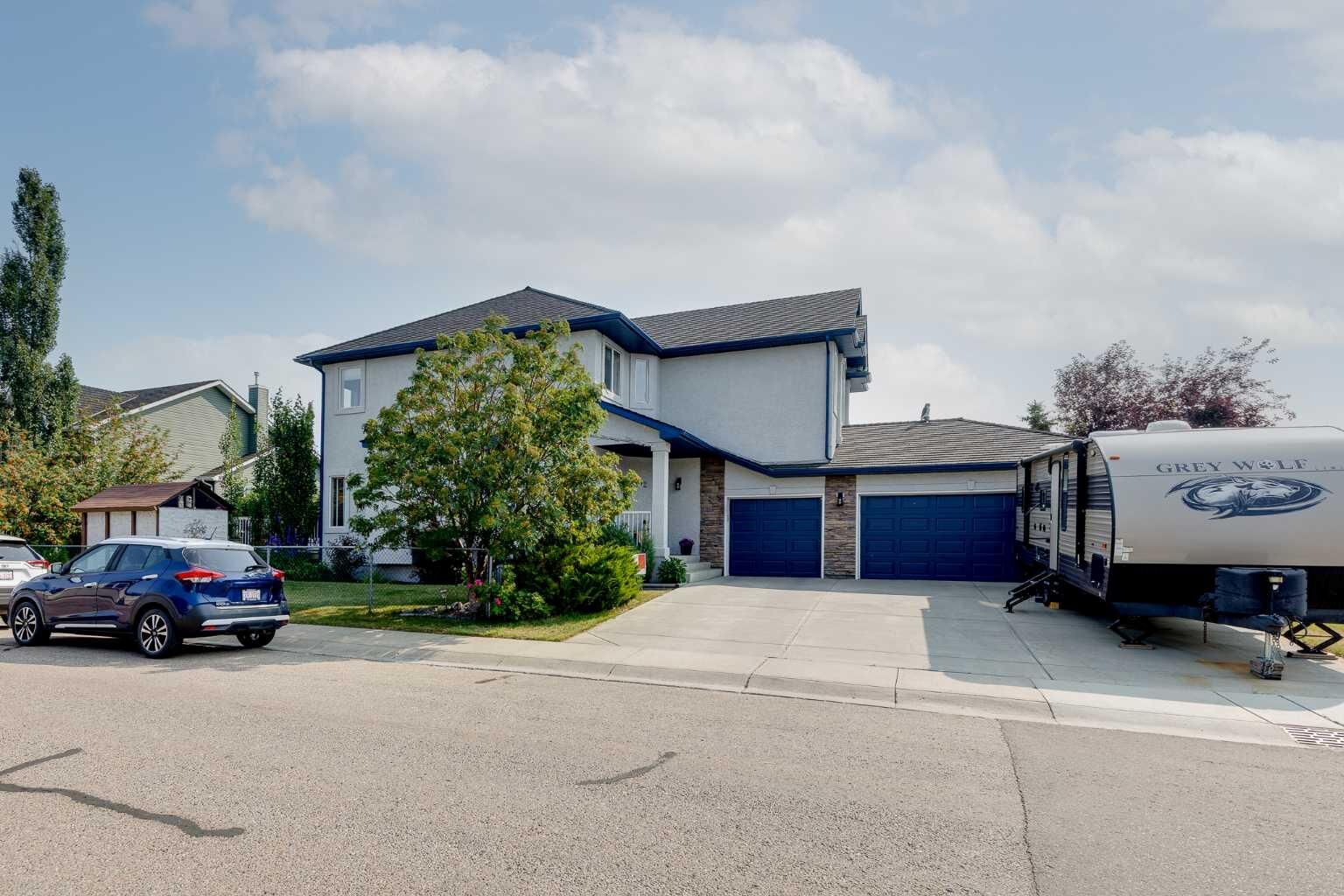 Property Photo: 402 Fairways Mews NW AB T4B 2W9