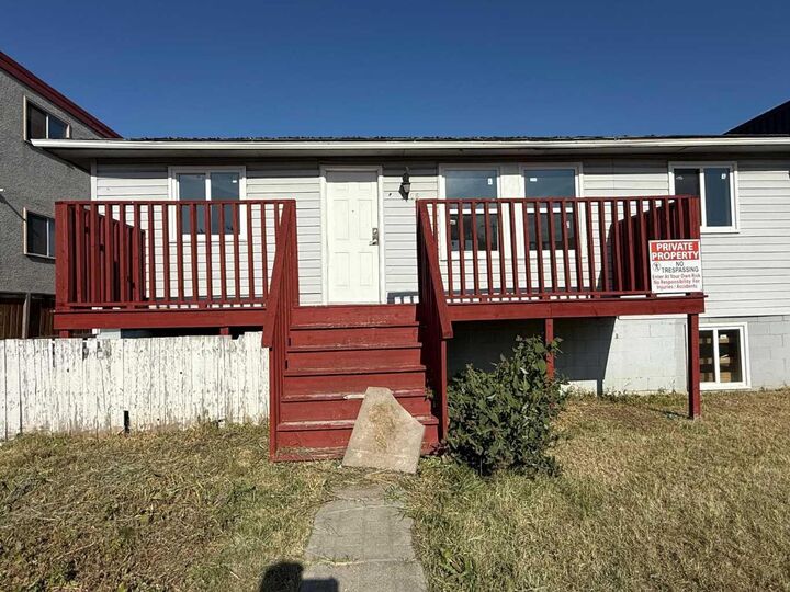 1718 37 Street SE — photo 1