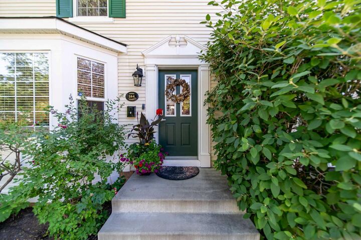 Property Photo: 164 Somme Manor SW AB T2T 6L5