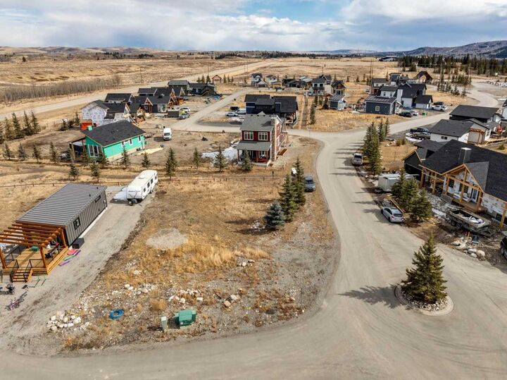 Property Photo: 130 Cottageclub Court AB T4C 1B1