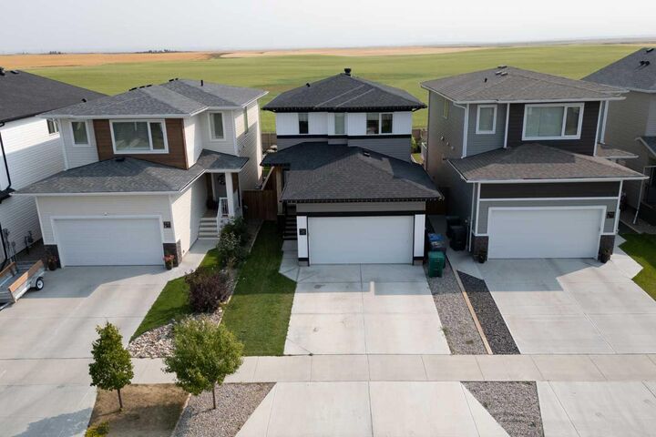 Property Photo: 962 Miners Boulevard W AB T1J 5T8