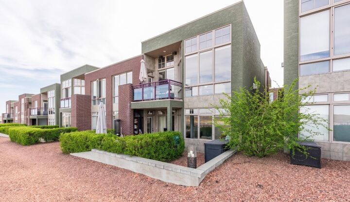 10 Palisades Mews NE — photo 1