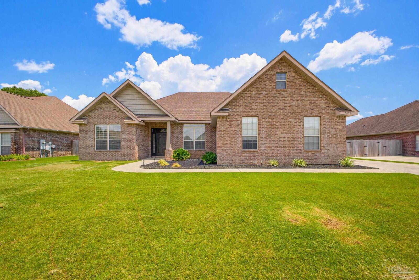 Property Photo: 5626 Churchill Downs Ct FL 32571