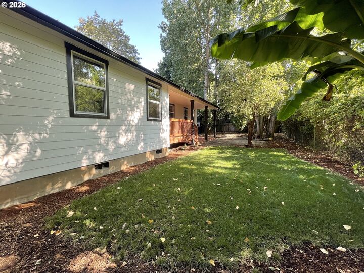 Property Photo:  258 Waite St  OR 97402 