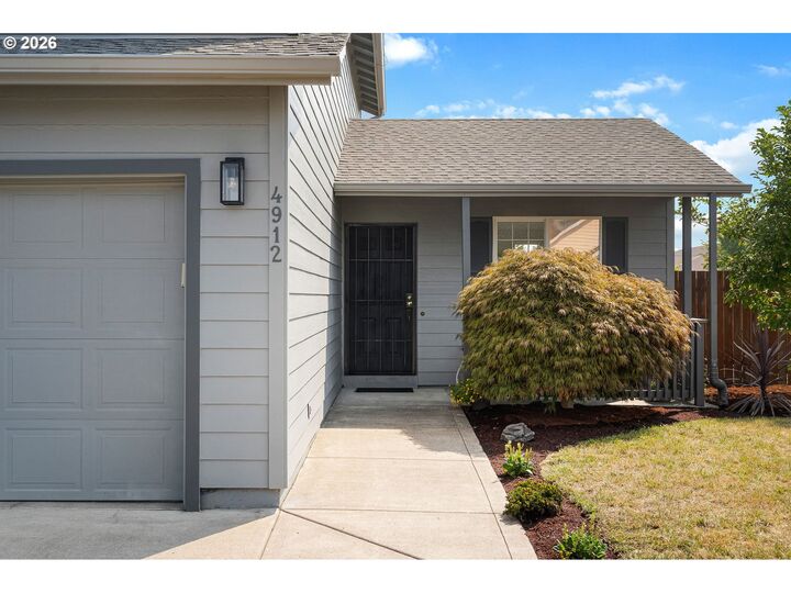 Property Photo: 4912 Selway St NE OR 97305