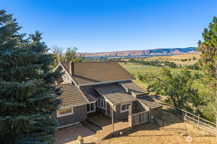 Property Photo:  620  Clarke Rd  WA 98926 