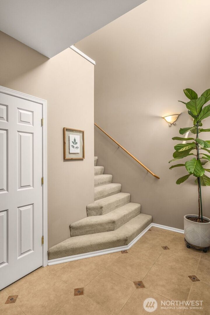Property Photo:  5100  Talbot Place S D  WA 98055 