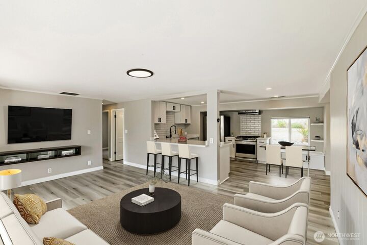 Property Photo:  5607  240th Street SW  WA 98043 
