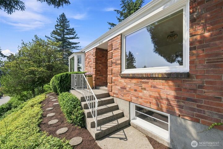 Property Photo: 4806 Purdue Avenue NE WA 98105