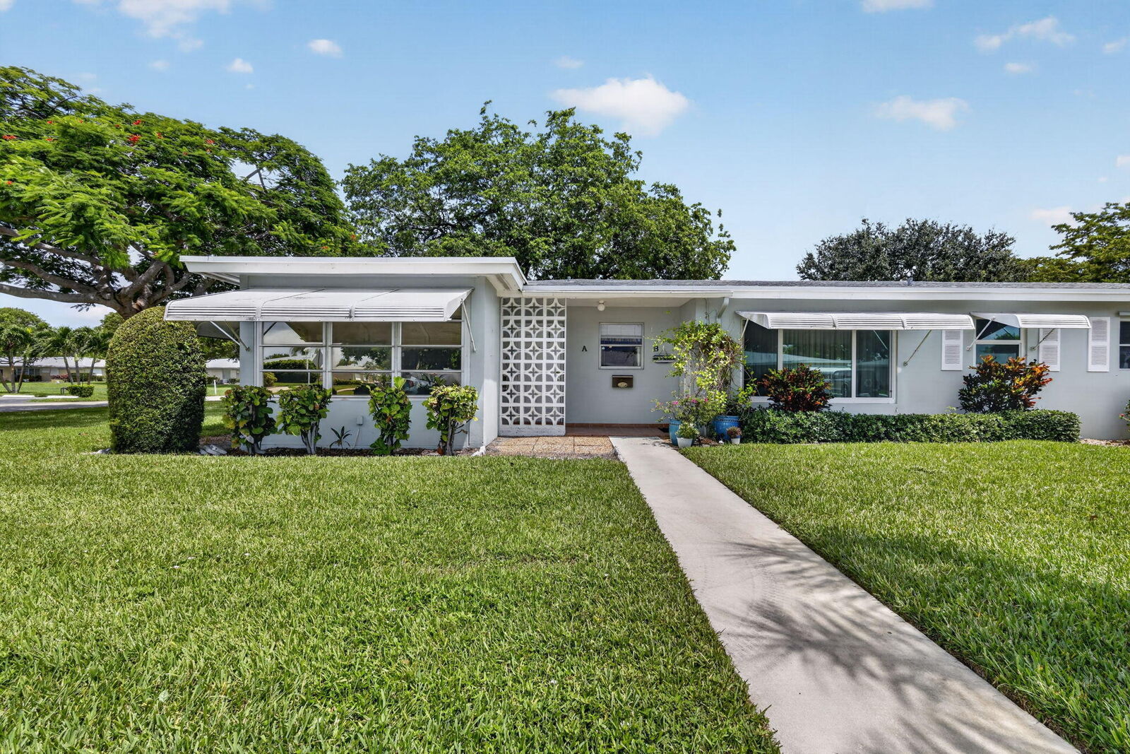 Property Photo:  235 E High Point Court E A  FL 33445 