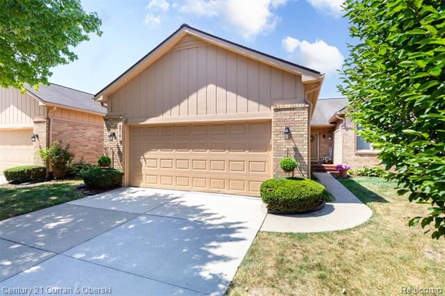 Property Photo:  35181 White Pine Trail  MI 48335 