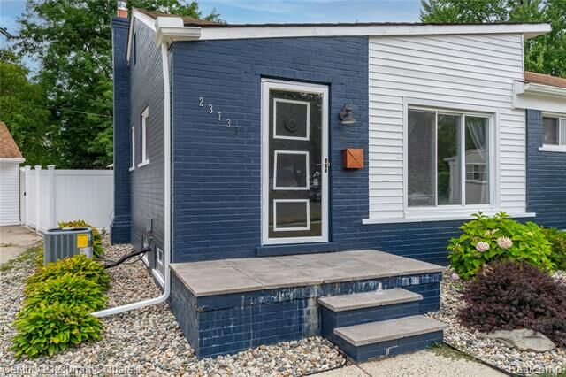 Property Photo:  23731 Ely Court  MI 48336 
