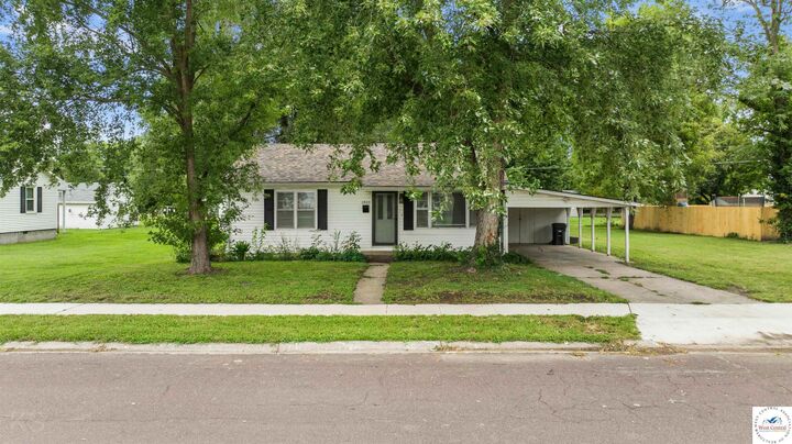 Property Photo: 1905 E 6th MO 65301