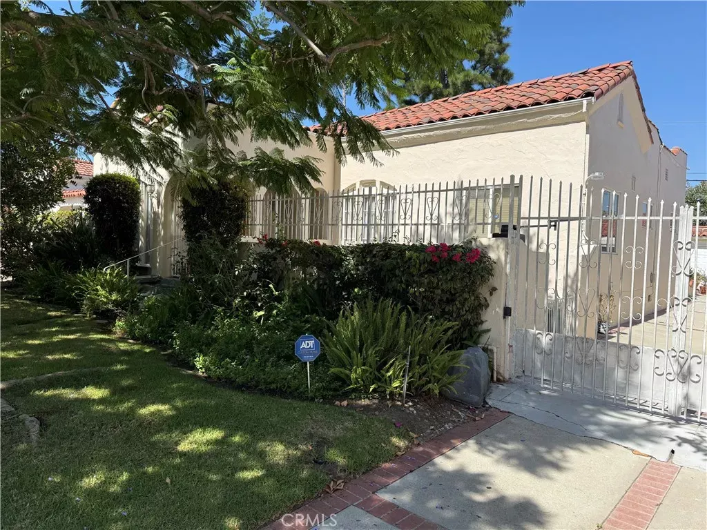 Property Photo:  909 S Cochran  CA 90036 