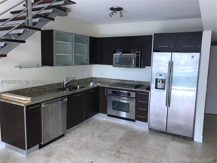 Property Photo:  41 SE 5th St 1606  FL 33131 