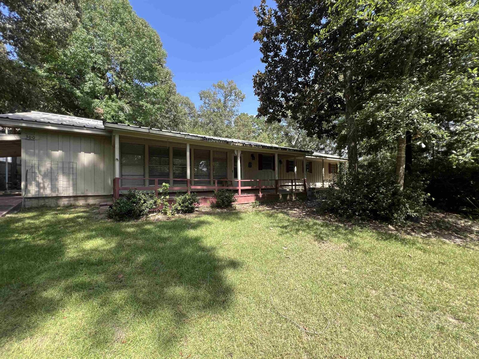 Property Photo:  300 Cypress Bend  TX 77663 
