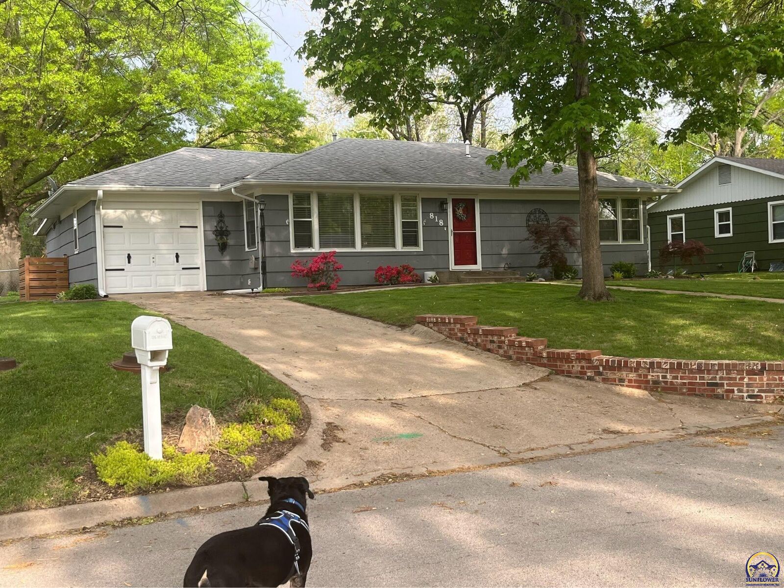Property Photo:  818 Lakeview St  KS 66801 
