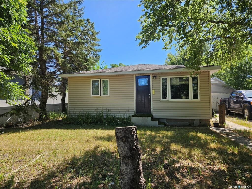 Property Photo: 1017 Coteau Street W SK S6H 5G3