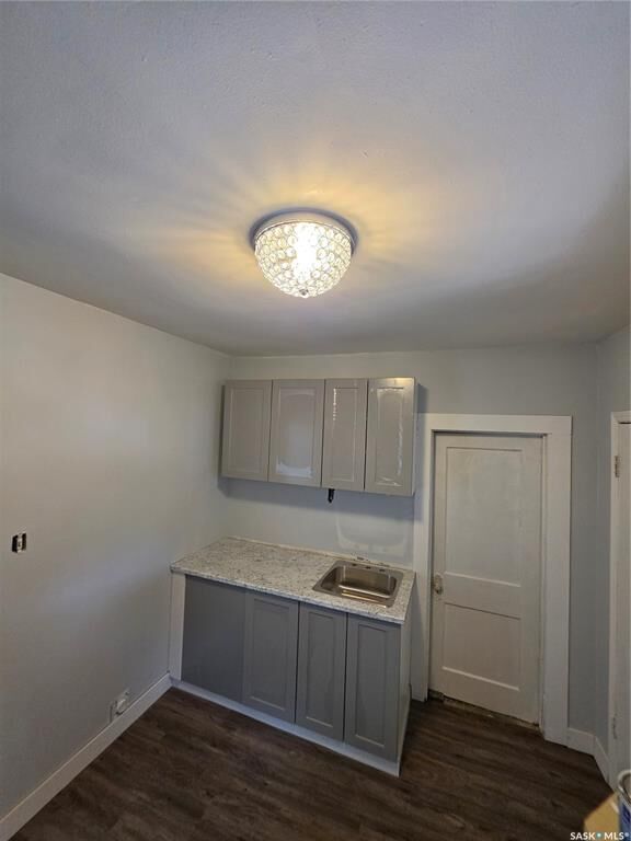 Property Photo:  1525 Elphinstone Street  SK S4T 3M9 