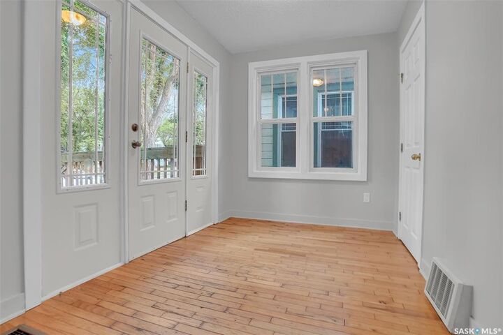 Property Photo:  3524 Victoria Avenue  SK S4T 1M1 