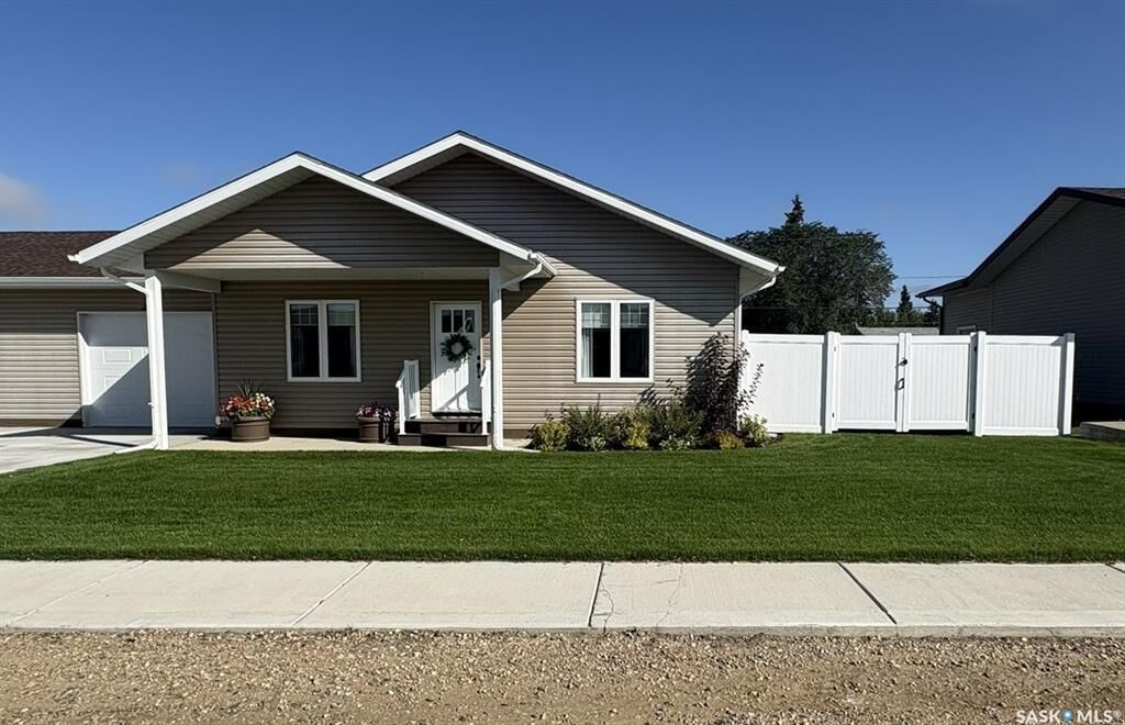Property Photo:  222 3rd Avenue  SK S0M 0Y0 