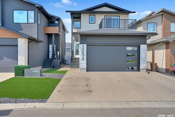 Property Photo:  3204 Crosbie Crescent  SK S4V 3S4 