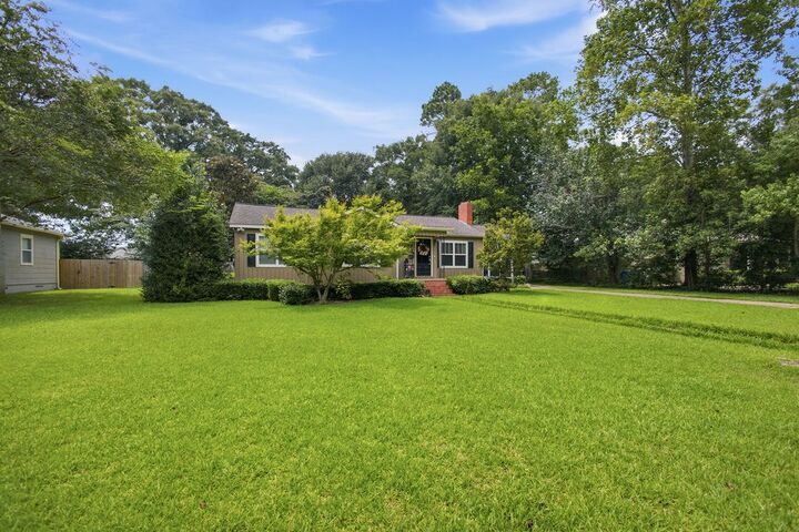 Property Photo:  403 N Englewood Ave  AL 36303 