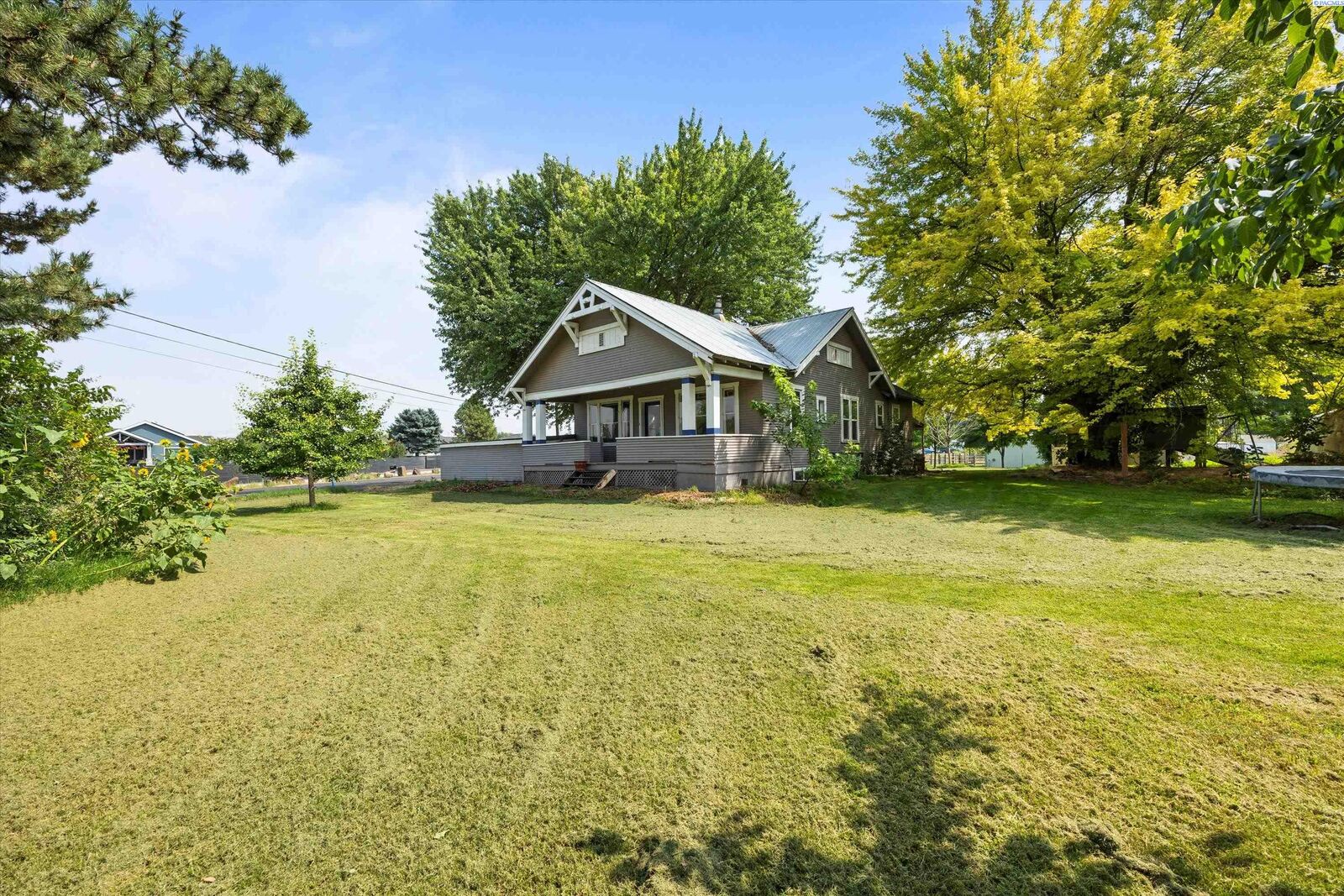Property Photo: 2924 Cottonwood Road WA 99362