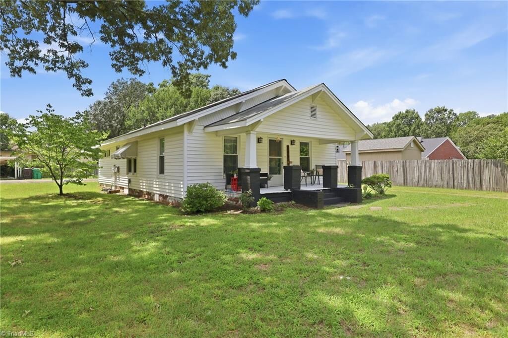 Property Photo:  106 Crestwood Circle  NC 27260 