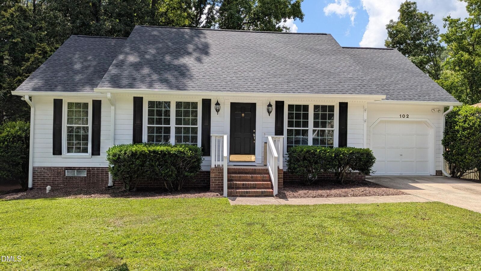 Property Photo: 102 Glensford Way NC 27513