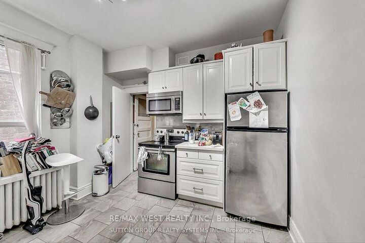 328 High Park Avenue — photo 1