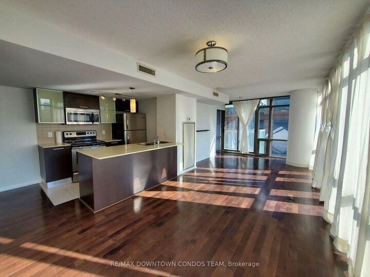 Property Photo: 38 Grenville Street 1503 ON M4Y 1A5
