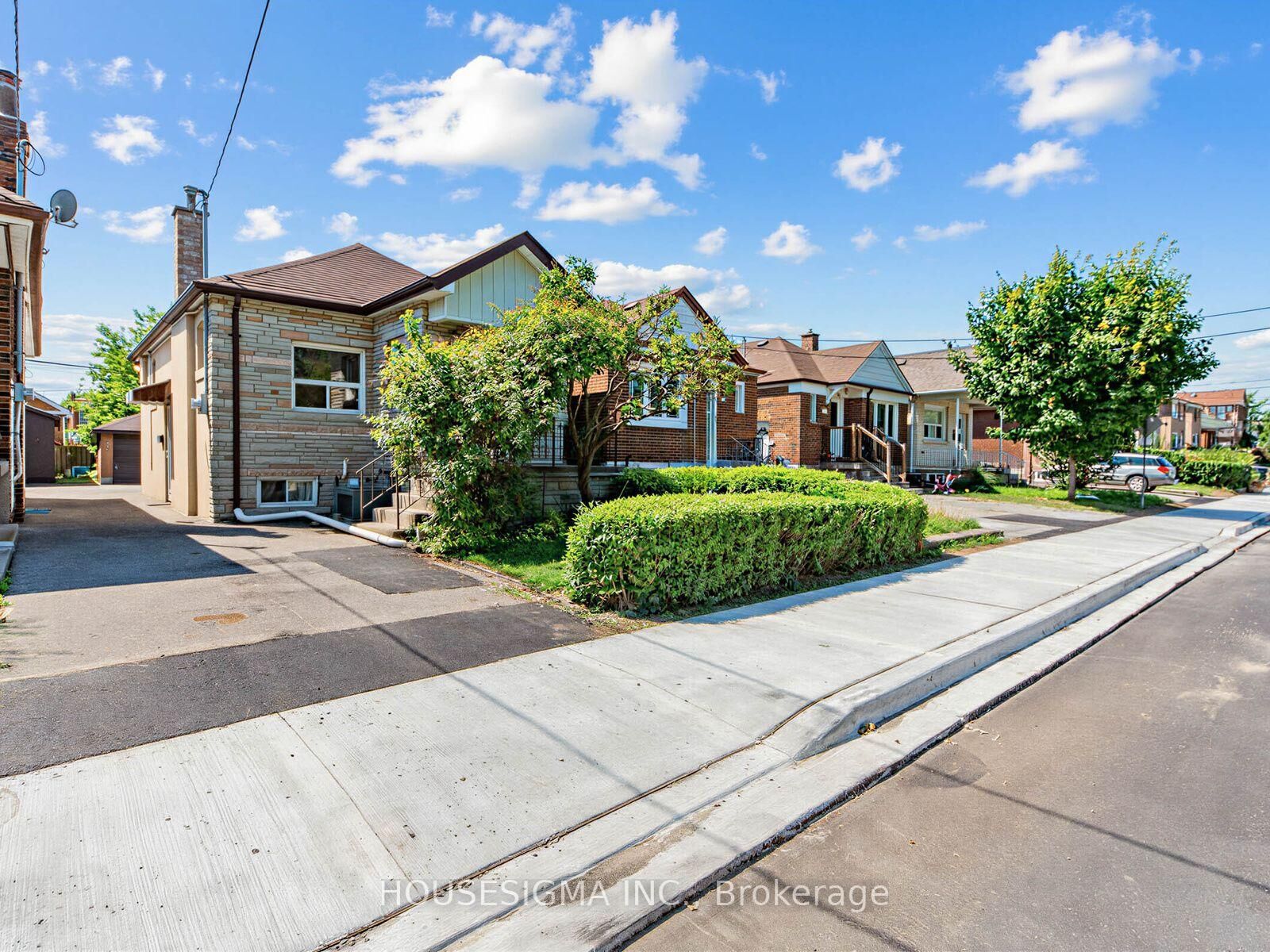 Property Photo: 491 Hopewell Avenue ON M6E 2S5