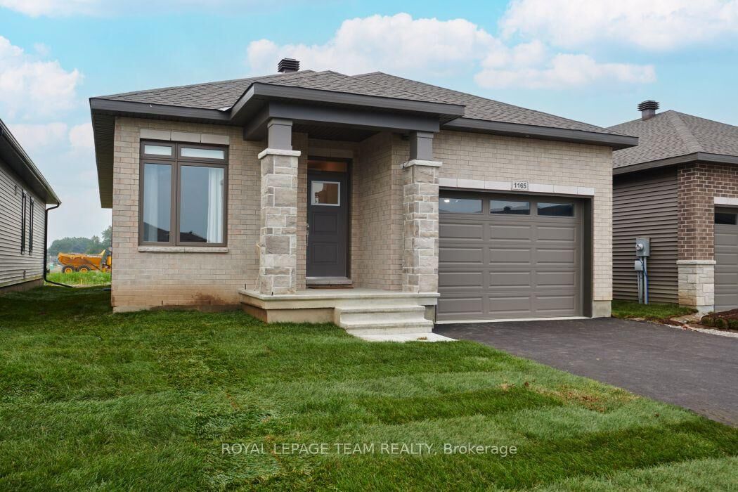 Property Photo: 1165 Potter Drive ON K6V 0G8