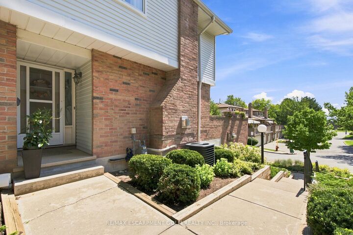 Property Photo: 1503 Upper Middle Road 1 ON L7P 4M5
