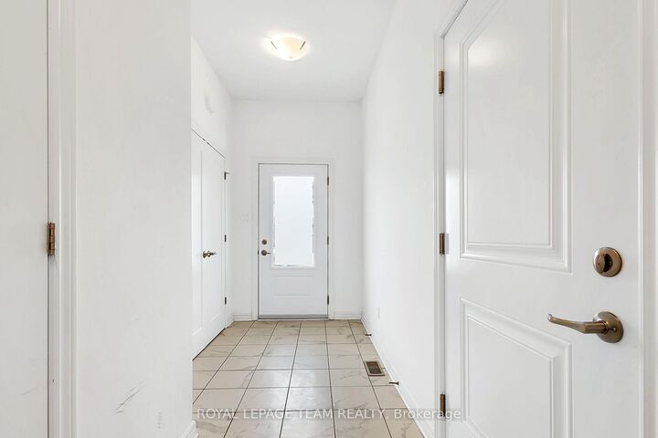 Property Photo: 126 Dowdall Circle ON K7C 0S4