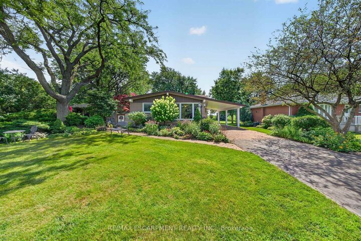 8399 Dickenson Road E — photo 1