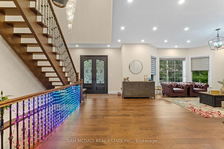 Property Photo: 834 Edistel Crescent ON L5H 1T4