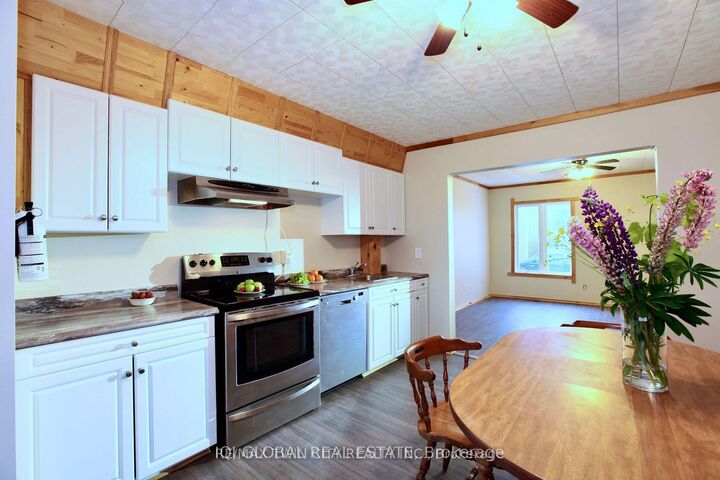 Photo de la propriété:  33 McKelvie Avenue  ON P2N 2K3 