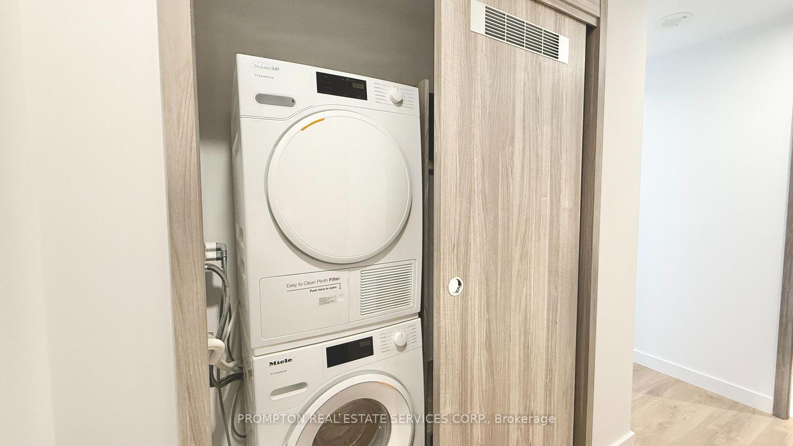 Property Photo: 18 Esther Shiner Boulevard 2311 ON M2K 0J7