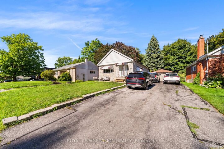 Photo de la propriété: 73 McCowan Road ON M1M 3M3