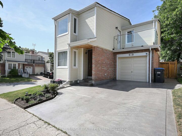 Property Photo: 1221 Kos Boulevard ON L5J 4L3