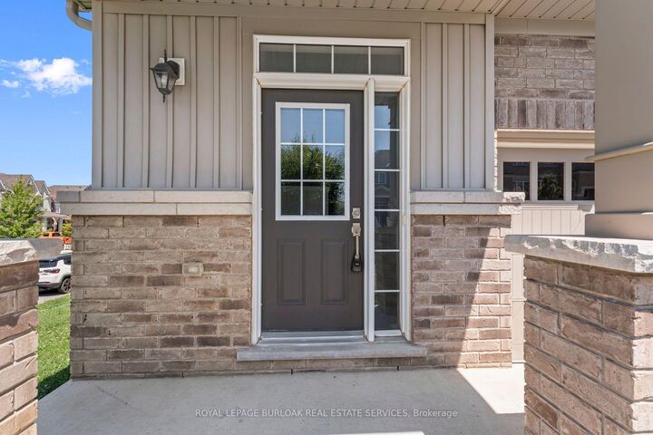 Property Photo:  4042 Maitland Street  ON L3J 0R6 